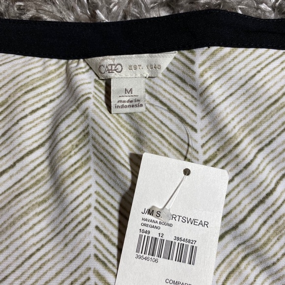 Cold shoulder women’s top - Picture 2 of 3